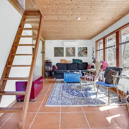 2 Bedroom Amazing In Semesterbostad